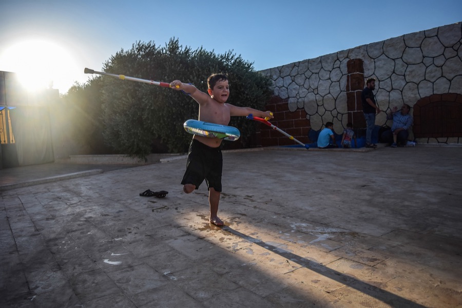 Mouneb Taim (Rotterdam, The Netherlands) - Joy In Times Of War