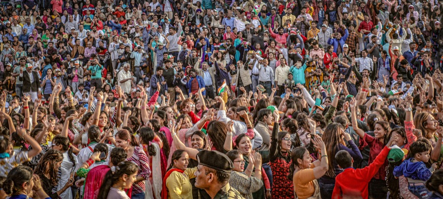 Richard Murrin (Dartford, United Kingdom) - Crowds at the gate between India & Pakistan